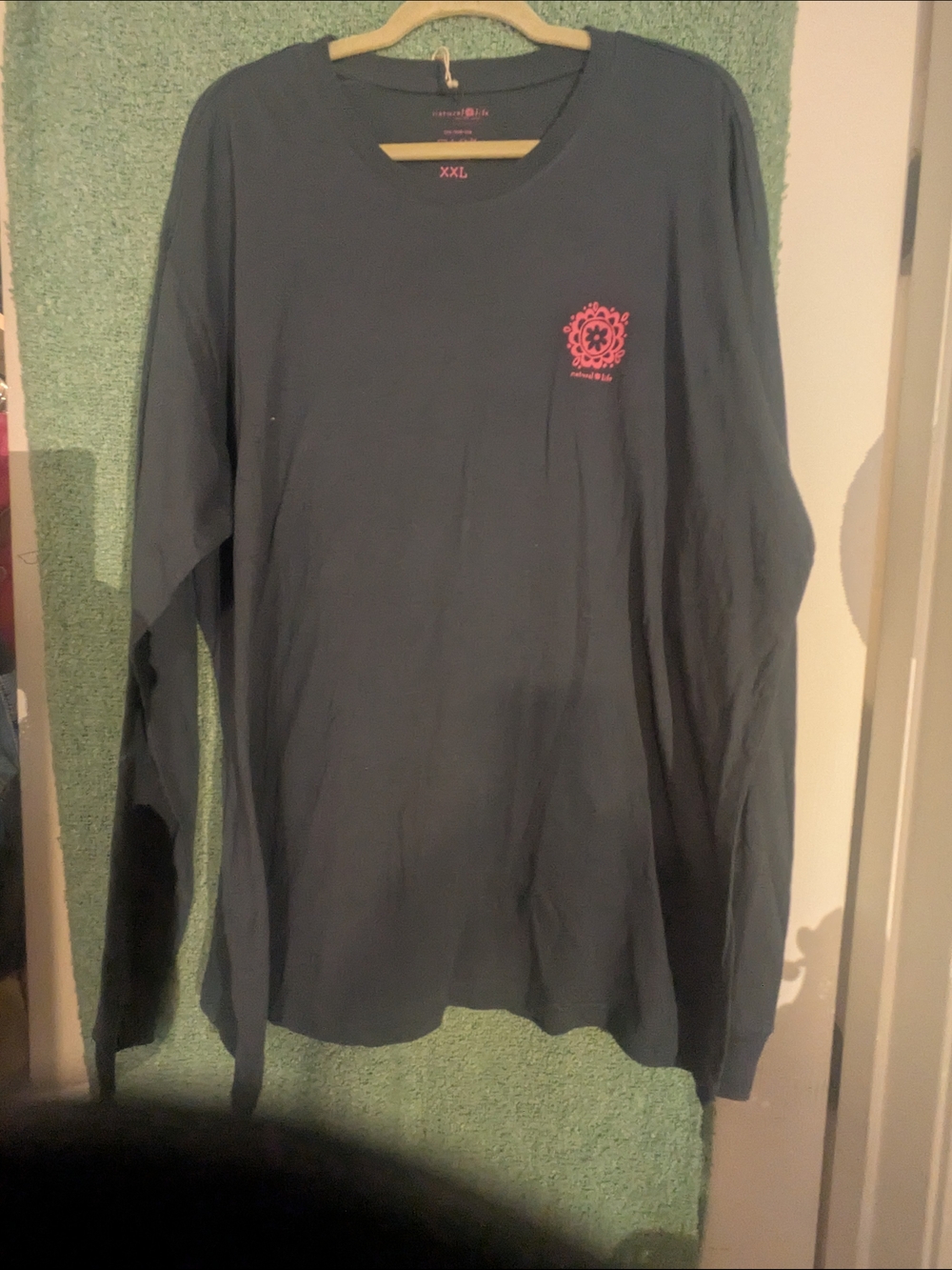 NATURAL LIFE Womens Long Sleeve Tee in Gray with Pink Logo
